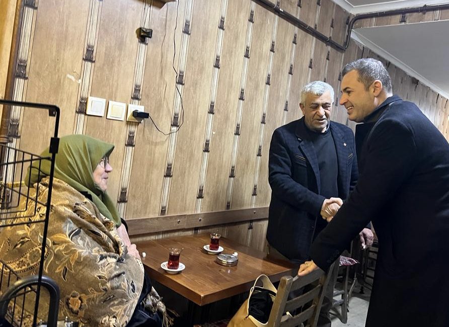 AHMET AKIN’DAN SABAH MESAİSİ CHP Balıkesir Büyükşehir Belediye Başkan Adayı Ahmet Akın, yılın ilk