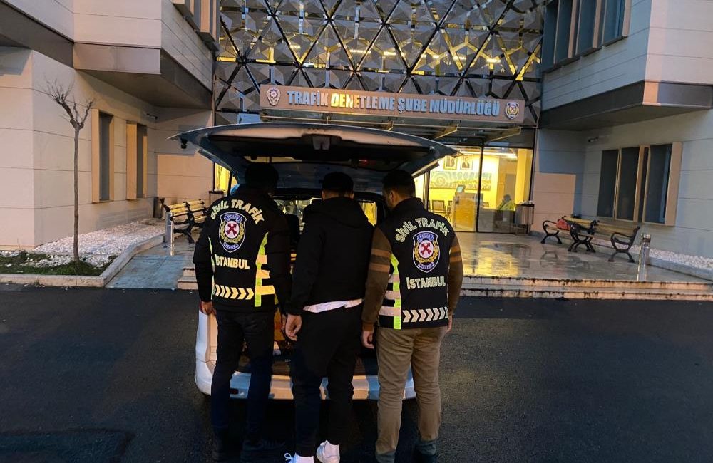 Kadıköy’de drift atan sürücü o anları sosyal medya hesabı üzerinden