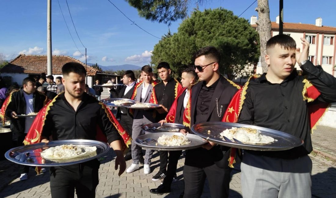 Havran’da 11 genç için “Asker Uğurlama Töreni” Havran’da her yıl düzenlenen asker uğurlama geleneği bu yıl da