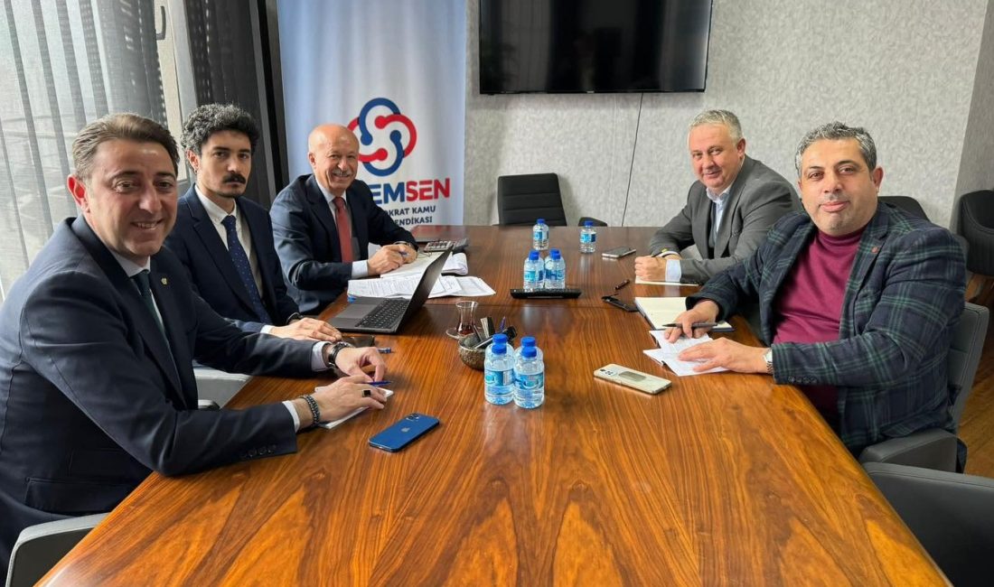 Bandırma Belediye Başkanı Av. Tolga Tosun, belediye çalışanlarının 2024 yılı