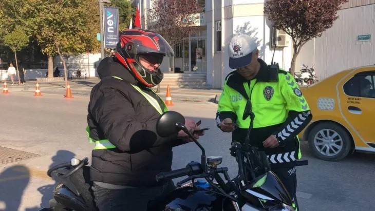 Bandırma’da motosiklet sürücülerine 8 milyonu aşkın ceza Bandırma’da 2023 yılında 15 bin 516 motosiklet sürücüsü denetlendi. Bandırma