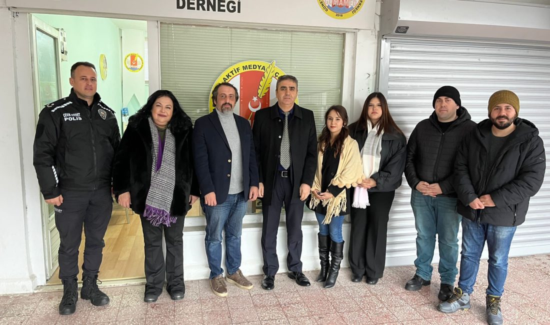 Bandırma Emniyet Müdürü, gazetecilerin gününü kutladı Bandırma İlçe Emniyet Müdürü, 10 Ocak Çalışan Gazeteciler Günü’nde gazetecileri