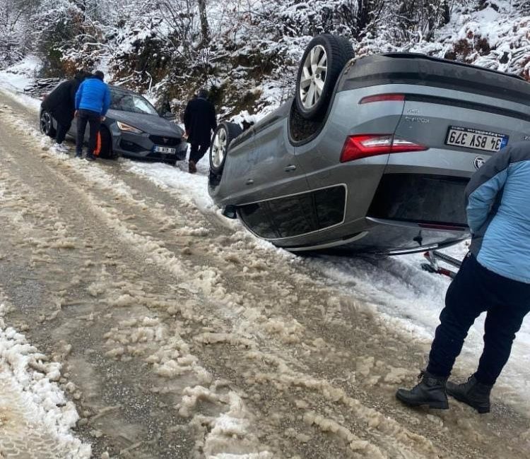 Bursa’nın üst kesimlerinde ve Uludağ’da yoğun kar yağışı sonrası vatandaşlar