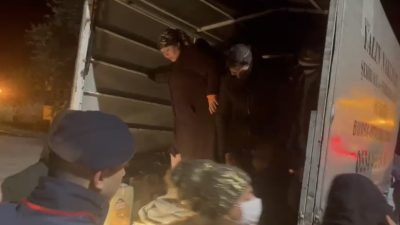 Çanakkale İl Jandarma Komutanlığı ekiplerince Ezine ilçesinde düzenlenen kaçak göçmen