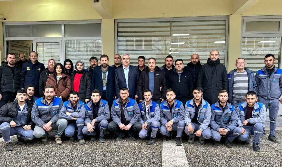 Sındırgı Belediye Başkanı, personeller ile bir araya gelerek 5 yıllık