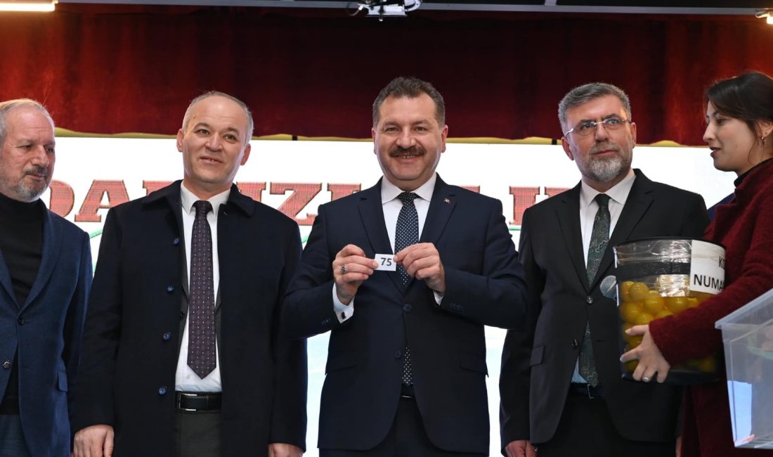Kepsut’ta üreticilere damızlık koç hibe edildi Kepsut Damızlık Üretim Tesisinde üretilen 81 damızlık koç, Kepsut’ta üreticilere