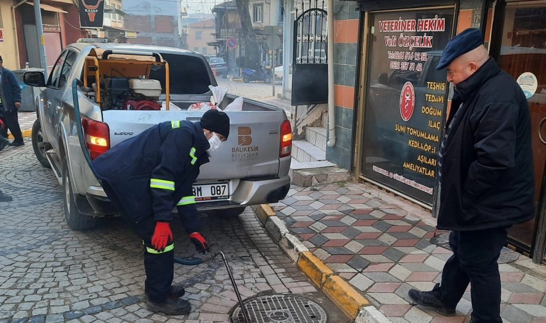 Sındırgı larva mücadelesine başladı Yaz aylarında artan haşere popülasyonu önüne geçilmesi amacıyla Sındırgı’da kanal