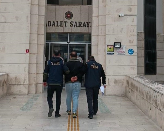  Balıkesir’in Edremit ilçesinde, hakkında kesinleşmiş 4 yıl 8 ay hapis