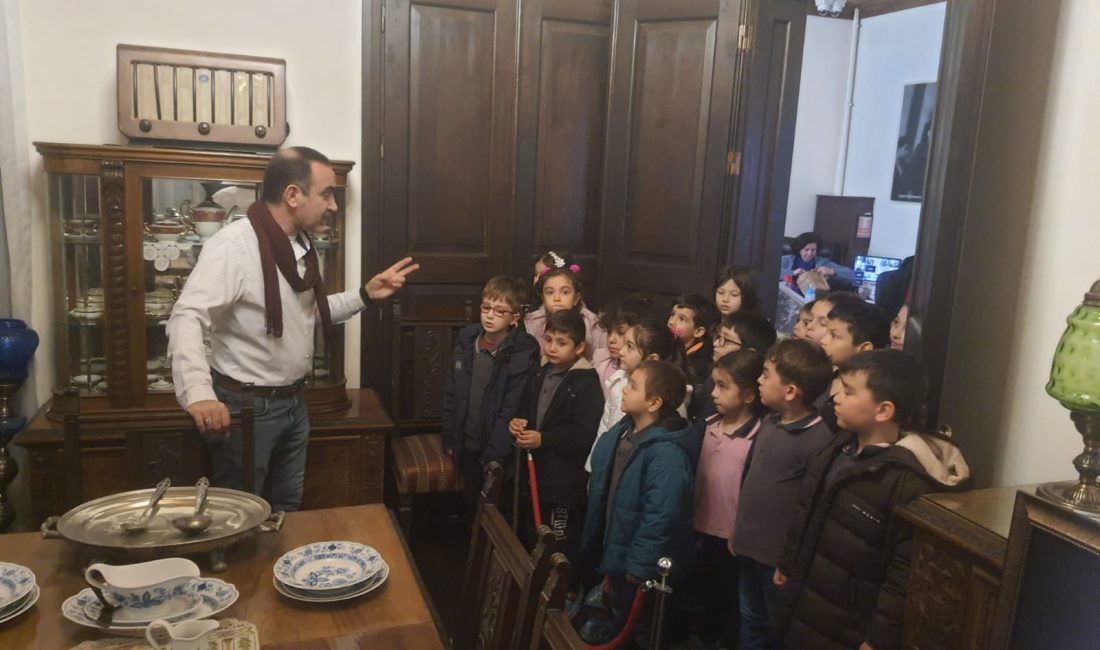 Edremitli öğrenciler müzelere akın etti Edremitli öğrenciler tatil öncesinde Edremit’in önemli müzelerini ziyaret ederek kültürel