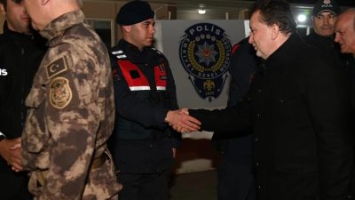 Karesi Belediye Başkanı Dinçer Orkan, yeni yıl gecesi görev yapan