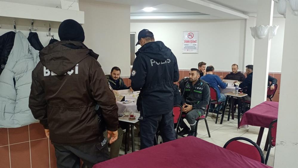 Balıkesir’de polis ekipleri gece saatlerinde 278 personelin katılımı ile ‘Asayiş,