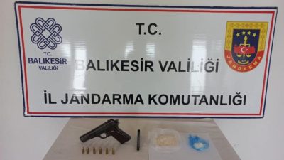 Balıkesir’in Altıeylül ve Karesi ilçesinde jandarma ekipleri 2 araçta yaptıkları