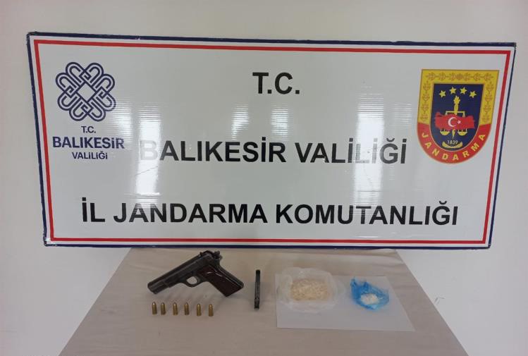 Balıkesir’in Altıeylül ve Karesi ilçesinde jandarma ekipleri 2 araçta yaptıkları