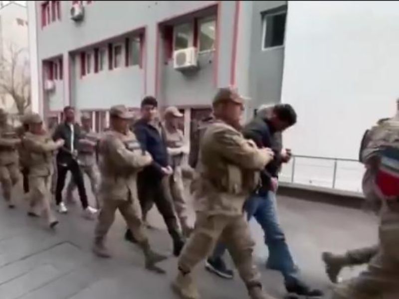 10 İlde “SİBERGÖZ-19” Operasyonları Kapsamında 33 Şüpheli Yakalandı İçişleri Bakanı Ali Yerlikaya, 10 İlde Bilişim Sistemlerini Kullanarak Nitelikli