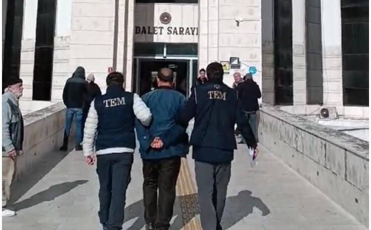 FETÖ/PDY üyesi tutuklanarak cezaevine gönderildi Edremit İlçe Emniyet Müdürlüğü’ne bağlı Terörle Mücadele Büro Amirliği ekipleri,