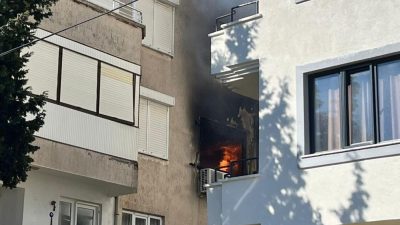  Balıkesir’in Ayvalık ilçesinde çıkan ev yangınında bir kişi yaralandı.Edinilen bilgiye