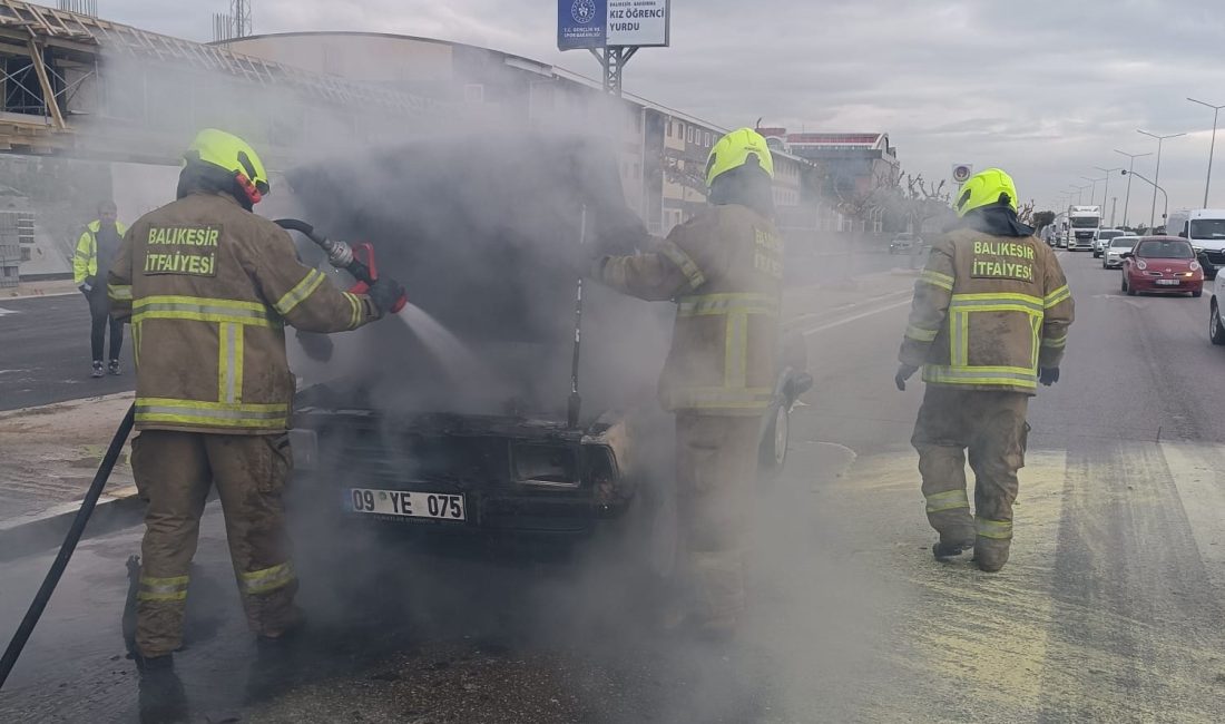 Bandırma’da seyir halindeki otomobil alev aldı Bandırma’da bir otomobilde çıkan yangın itfaiye tarafından söndürüldü. Bandırma 600