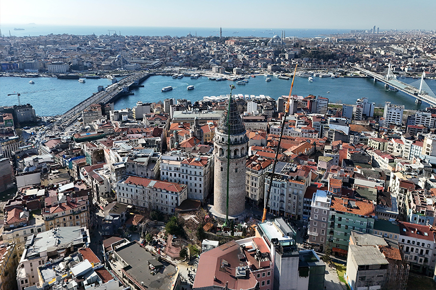 Galata Kulesi’nde nefes kesen restorasyon Galata Kulesi’nde 1 Kasım 2023 tarihinde başlayan restorasyon çerçevesinde indirilen