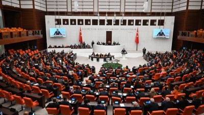 Türkiye Büyük Millet Meclisinde görevde bulunan 14 milletvekili, partileri tarafından