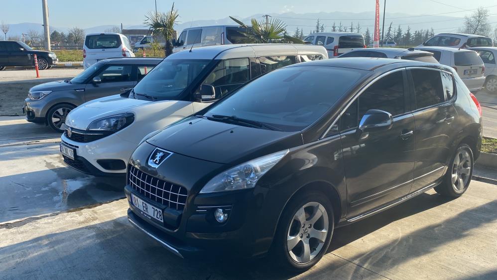 Son aylarda vatandaşların sıfır araca yönelmesiyle ikinci el otomobile ilgi