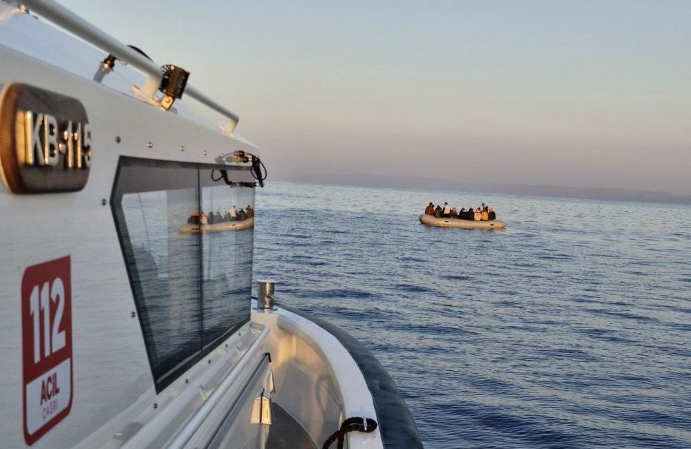 Ayvalık açıklarında Yunanistan unsurları tarafından Türk Karasularına geri itilen 20