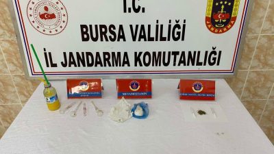 İznik İlçe Jandarma Komutanlığı ekipleri, uyuşturucu tacirlerine yönelik operasyon düzenledi.İznik