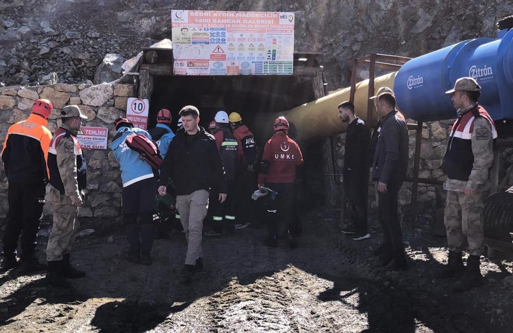 Elazığ’ın Alacakaya ilçesinde bulunan bir maden ocağında göçük meydana geldi.