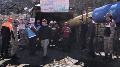 Elazığ’ın Alacakaya ilçesinde bulunan bir maden ocağında göçük meydana geldi.