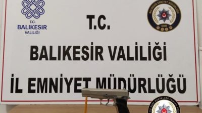 Balıkesir’de polis ekipleri şüpheli şahıslar ve araçlara yönelik gerçekleştirdikleri denetimde