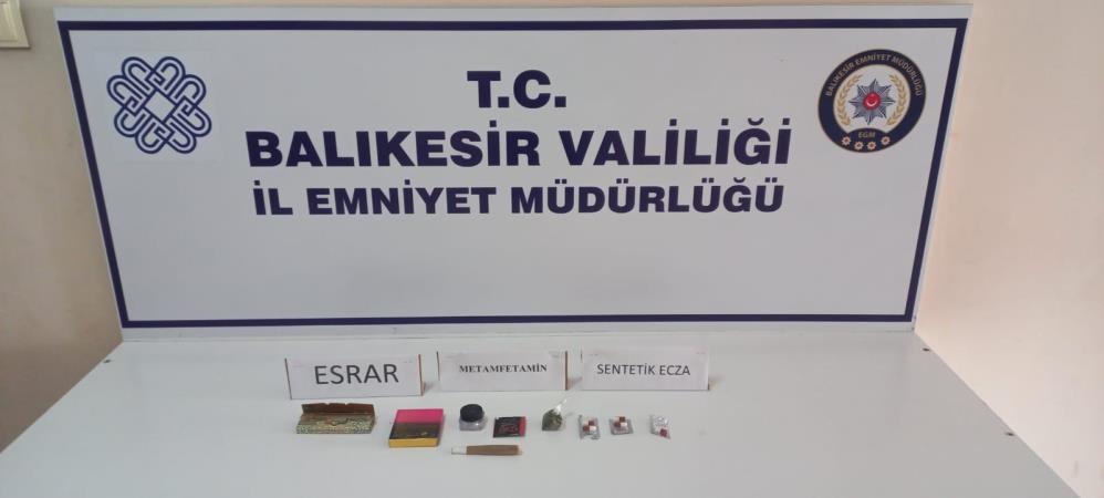 Burhaniye İlçe Emniyet Müdürlüğü ekipleri operasyonlarını sürdürüyor. Yapılan operasyonlarda siyah