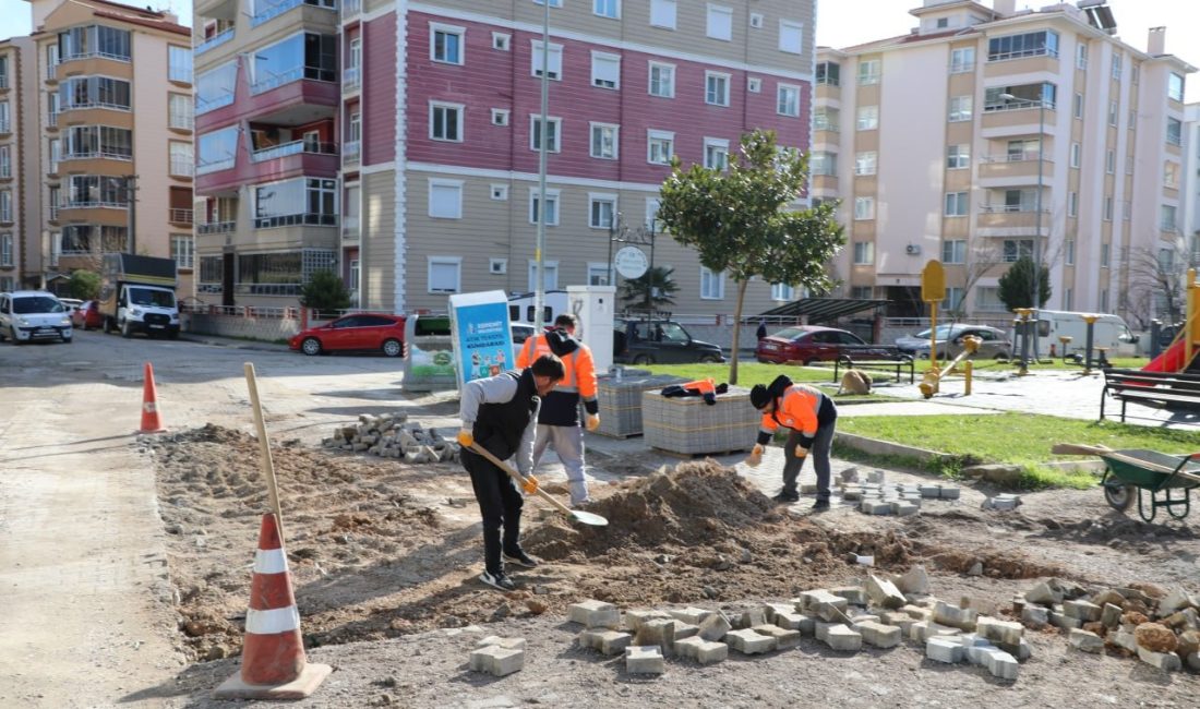 Edremit’te bozuk yollar tamir ediliyor Edremit Belediyesi ekipleri yol yapım çalışmaları kapsamında bozuk yolları tamir