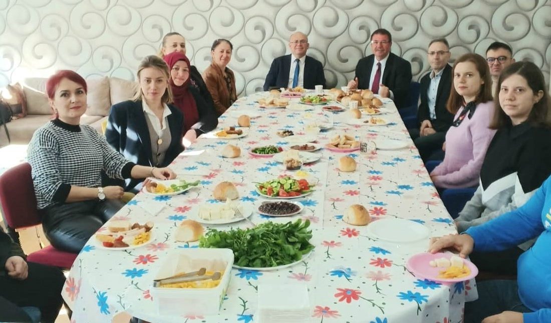 5 Eylül Anadolu Lisesi’nde kahvaltı daveti Susurluk Kaymakamı ve İlçe Milli Eğitim Müdürü, 5 Eylül Anadolu