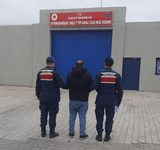 Afyonkarahisar’ın Kocaöz beldesinde 5 yıl hapis cezasıyla aranan bir şahıs