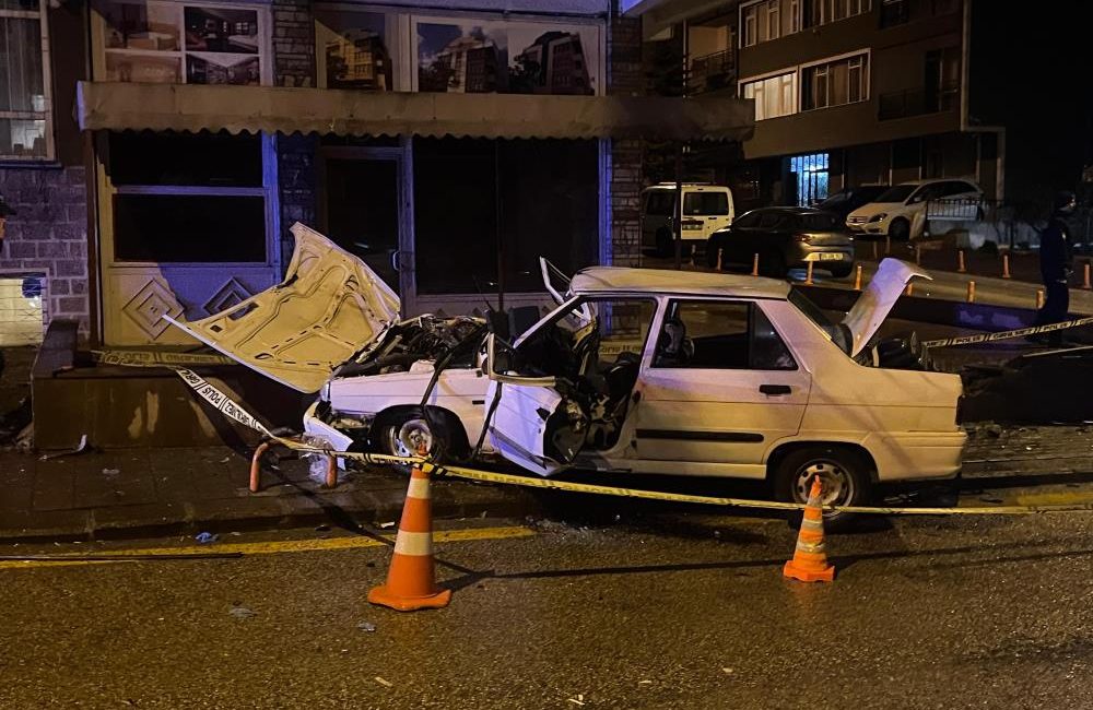 Ankara’nın Çankaya ilçesinde iki otomobilin çarpışması neticesinde meydana gelen trafik