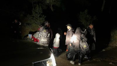 Ayvalık’ta Sahil Güvenlik ve Jandarma’nın yaptığı çalışmada 15 düzensiz göçmen