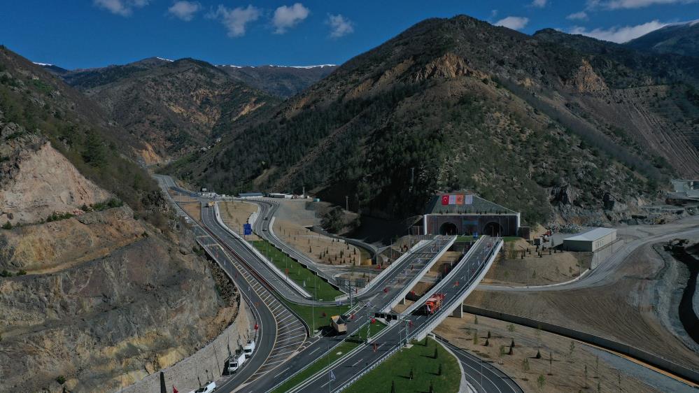 Türkiye’nin en uzun karayolu tünelleri Toplam 753 kilometre uzunluğunda 495 tünelin hizmet verdiği Türkiye’de, 2003-2023