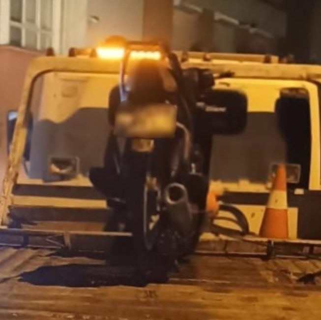 Eskişehir’de bir parkta kendisine ait olmayan motosikletle drift atan ehliyetsiz