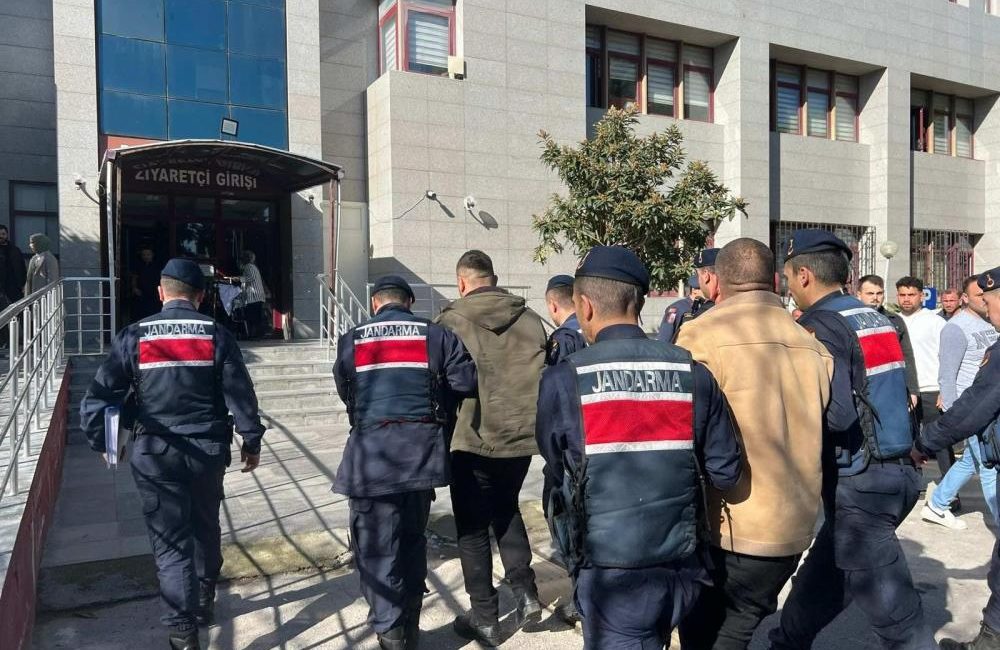 Balıkesir’de tefecilere yönelik düzenlenen 3 aylık takipli operasyonda aralarında çete