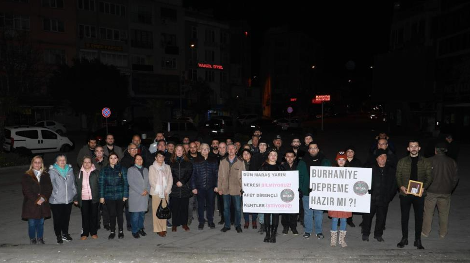 6 Şubat Depremi’nin yıl dönümü için saat 04.17’de Burhaniye Cumhuriyet