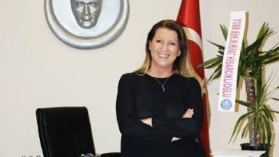 CHP’den istifa eden Mimar Özlem Sarı İYİ Parti Erdek Belediye