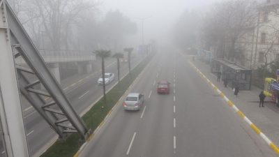 Balıkesir’de sabah saatlerinde yaşanan yoğun sis etkili oldu.Balıkesir’de geçtiğimiz birkaç