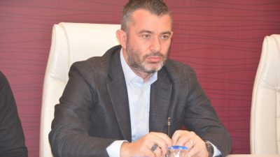 Bandırmaspor Yönetim Kurulu Başkanı Onur Göçmez’in görevinden istifa ettiği açıklandı.Kısa