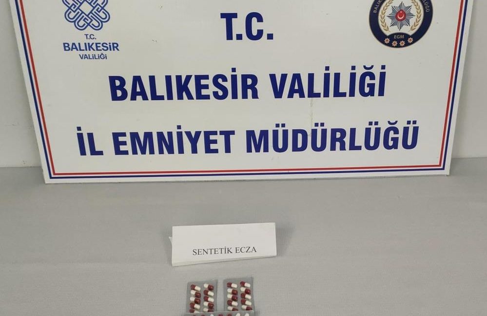 Balıkesir’de polis ekipleri, şüpheli araç ve şahıslara yönelik gerçekleştirdikleri çalışmalarda