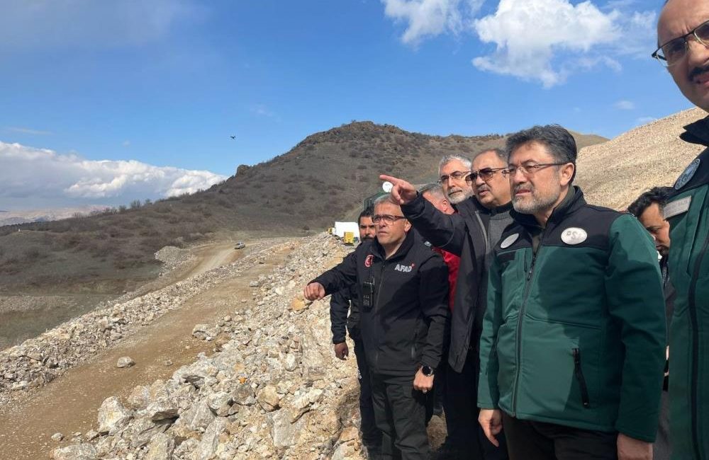 Bakan Özhaseki: “9 noktadan numune alınıyor, şu ana kadar herhangi bir zehirli atığa rastlanmadı” Çevre, Şehircilik ve İklim Değişikliği Bakanı Mehmet Özhaseki, İliç maden
