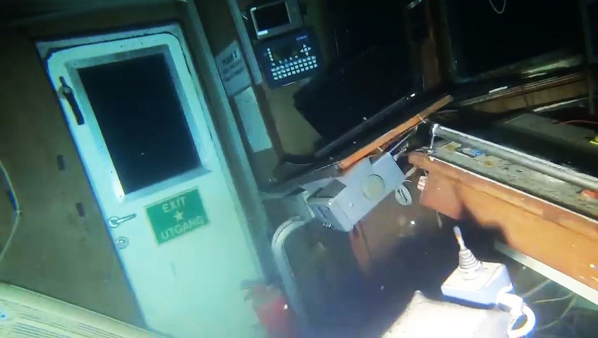  İmralı Adası güneyinde batan kuru yük gemisinin içi, dalgıçlar tarafından