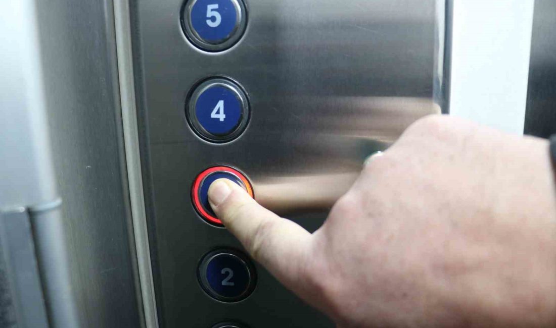 Yoğun kentleşmenin bir sonucu olarak ortaya çıkan yüksek binalarda kullanılan