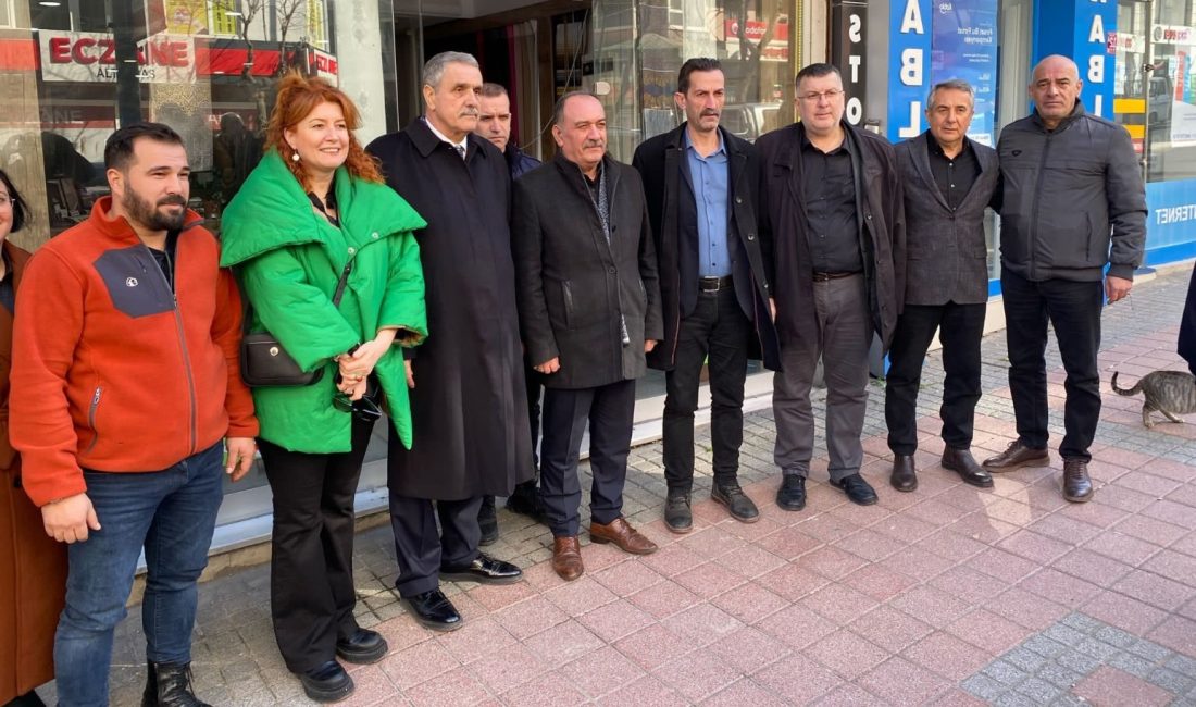 “AK Parti olarak Bandırma Belediyesi’ne bayrağımızı dikeceğiz” MHP Bandırma İlçe Başkanı Bekir Bozkurt’u ziyaret eden Öztaylan, Bandırma