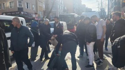 Bandırma’da meydana gelen trafik kazasında motosikletin çarptığı 2 yaya yaralandı.Bandırma,