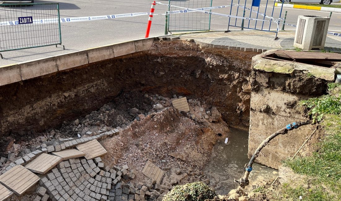 Bandırma Belediyesi Kapalı Pazaryeri’nin arkasında çöken yol ile ilgili açıklama
