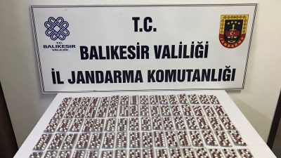 Manyas’ta durdurulan takipli araçta, uyuşturucu madde imal ve ticareti yaptığı